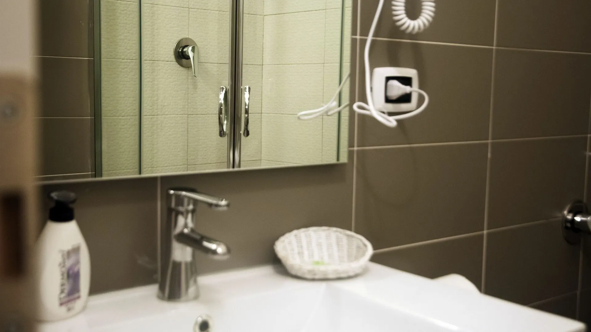 *** Guest house Behouse Room And Breakfast Naples Italy